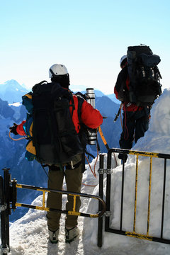 Alpinistes &agrave; l'aiguille du midi