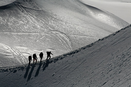 Alpinistes sur une arete