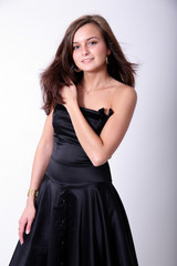 Fototapeta premium junge frau in abendkleid