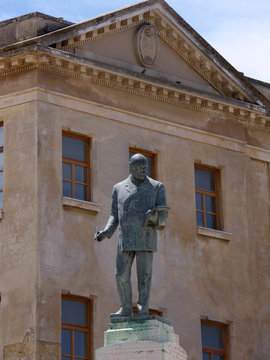 Mineo statua Luigi Capuana