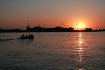 Fototapeta premium Industrial sunrise