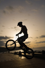 Fototapeta na wymiar young with Bicycle