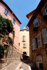 Fototapeta na wymiar ruelles de village provencal