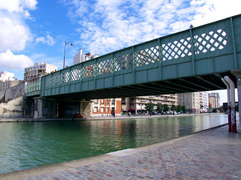 Pont au dessus d'un canal Paris 19