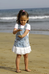 Fototapeta na wymiar Child playing with sand
