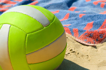 Pallone da beach volley in spiaggia