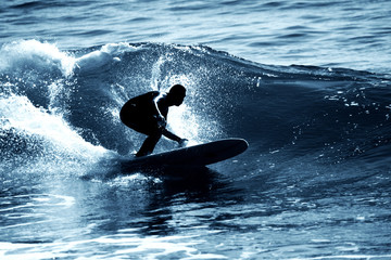 Surfeur en contre jour - obrazy, fototapety, plakaty