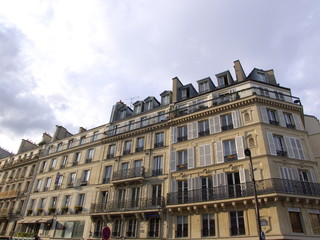 Fototapeta na wymiar Paris, kamienne budynki