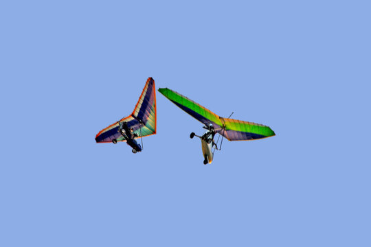 hang-gliders in love