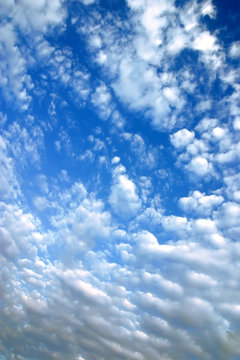 cielo azzurro con nuvole