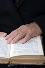 Fototapeta premium Senior's hands on old Bible