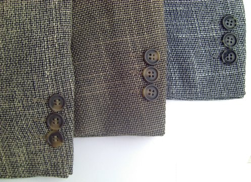 drei &Auml;rmel mit Kn&ouml;pfen