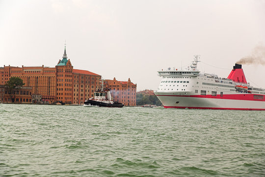 Kreuzfahrer vor Venedig