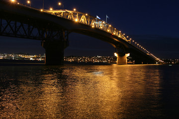 Fototapeta na wymiar Auckland Habour Bridge