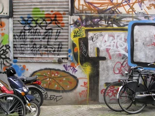 Fotobehang amsterdam urban graffiti scene © hannahfelicity