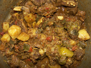 marmite avec un carri de viande à la créole