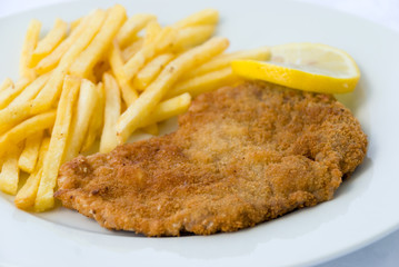 Wiener Schnitzel mit pommes frittes