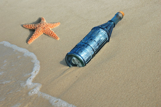 Starfish and Message ina bottle