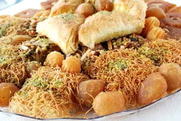 Rolgordijnen Arabic sweet pastries & dessert on dish © Egypix