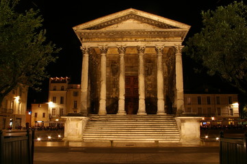 Obraz premium Maison Carré de Nîmes 1