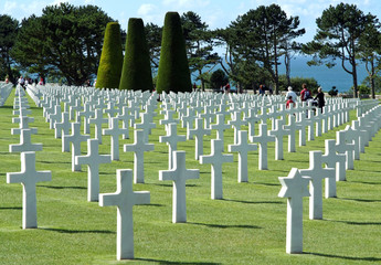 Visitors in Normandy american cemetery in front of Omaha Beach - obrazy, fototapety, plakaty