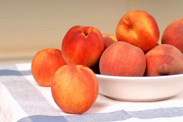 A bowl of fresh ripe peaches