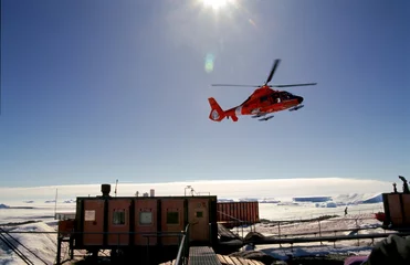 Tuinposter Helicoptere US en Antarctique © Fabrice BEAUCHENE