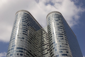 Fototapeta na wymiar Immeuble moderne à La Défense - Paris