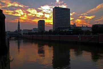 Oberhafen am Abend