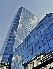 Naklejka premium Buildings reflection