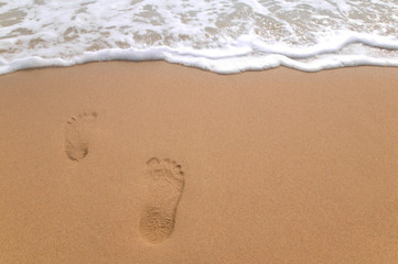 Footprints to the sea