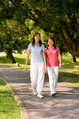 Obraz premium Women Walking Outside