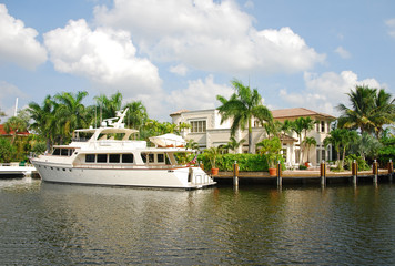 Obraz premium Luxury waterfront home