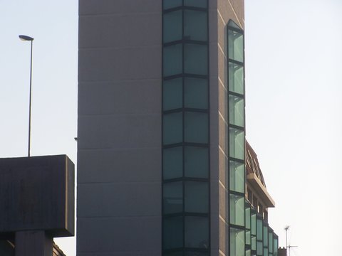 tour verre et b&eacute;ton