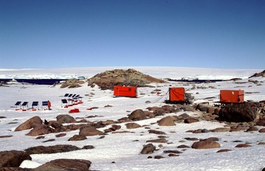 panneaux solaires en antarctique © Fabrice BEAUCHENE