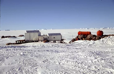 Abwaschbare Fototapete Antarktis Wissenschaftliche Basis