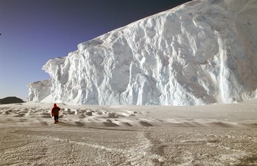 gigantesque mur de glace © Fabrice BEAUCHENE