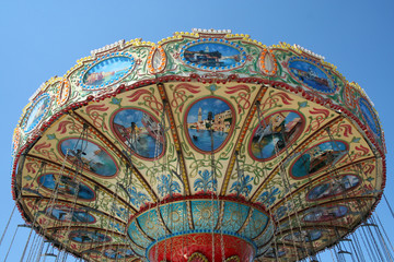 Amusement swing ride