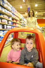 Fototapeta na wymiar children with mother in the shop