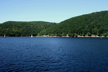 Rursee mit Naturpark Eifel