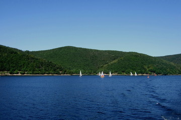 Fototapeta premium Rursee mit Naturpark Eifel