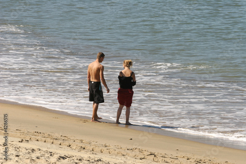 Couple Sur La Plage Stock Photo And Royalty Free Images On