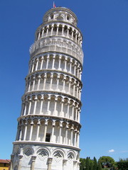 tour de pise vue de face