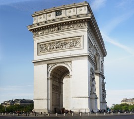 Fototapeta na wymiar Paryż - Łuk Triumfalny widok z boku