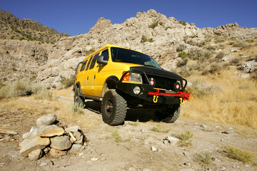 4x4 yellow van off road in Kings Canyon, Utah © Oksana Perkins