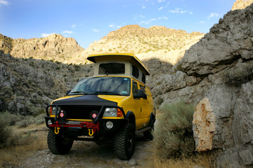 4x4 yellow van off road in Kings Canyon, Utah © Oksana Perkins