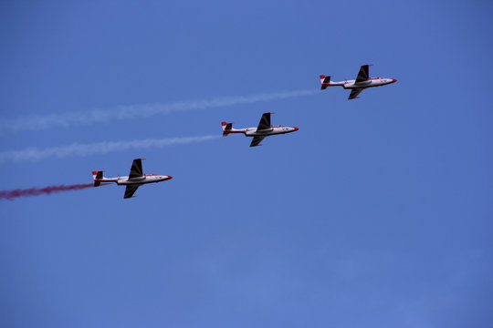 Iskra jet acrobation