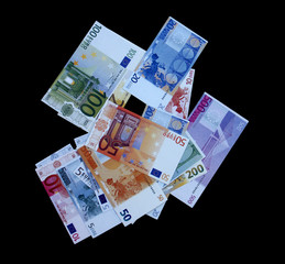 billets sur fond noir