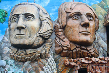Sculptures on the facade of the attraction