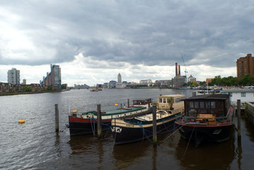 Fototapeta na wymiar Wharf on the Thames